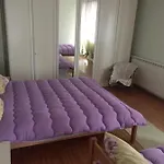 Spacious And Charming House In With Large Garden בית נופש