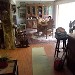 Spacious And Charming House In With Large Garden 펜션