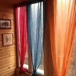 Spacious And Charming House In With Large Garden בית נופש Vozuca