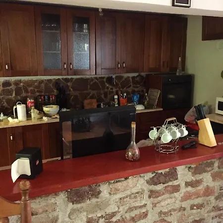 Spacious And Charming House In With Large Garden Vozuca
