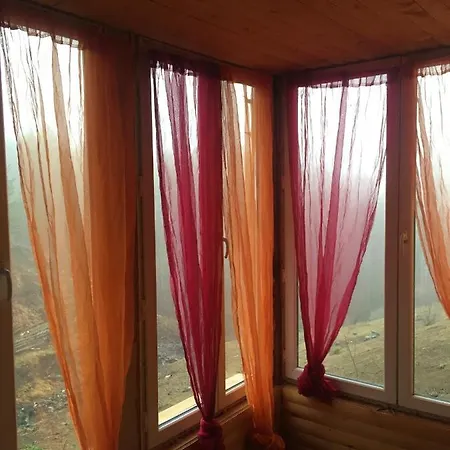 Spacious And Charming House In With Large Garden Дом отдыха Vozuca