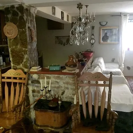 Hébergement de vacances Spacious And Charming House In With Large Garden
