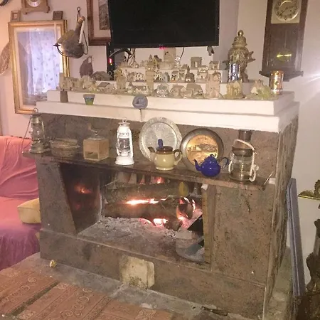 Spacious And Charming House In With Large Garden Дом отдыха Vozuca