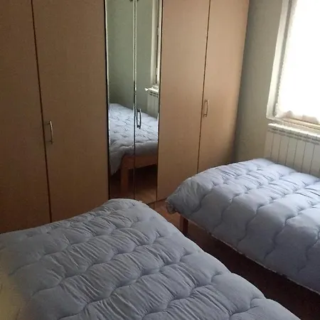 Hébergement de vacances Spacious And Charming House In With Large Garden *