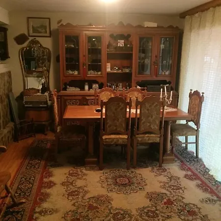 Spacious And Charming House In With Large Garden Vozuca