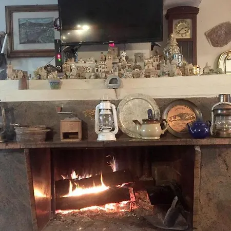 Дом отдыха Spacious And Charming House In With Large Garden