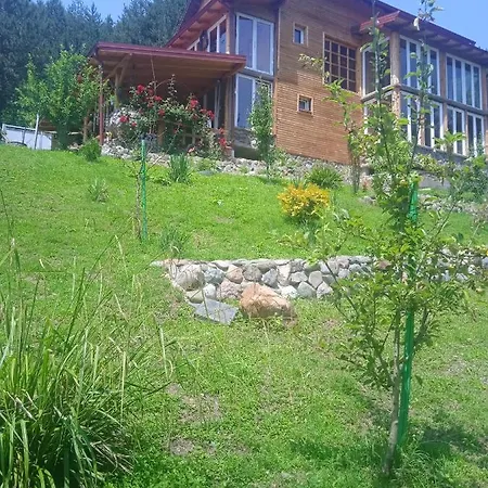 Spacious And Charming House In With Large Garden Vozuca