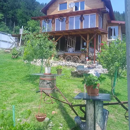 Spacious And Charming House In With Large Garden Vozuca