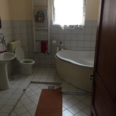 Spacious And Charming House In With Large Garden *