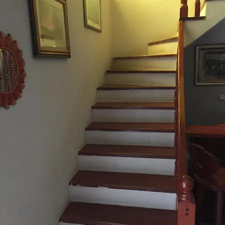 Spacious And Charming House In With Large Garden Hébergement de vacances *