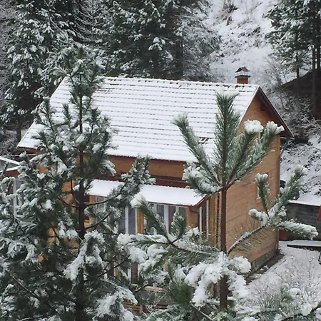 Spacious And Charming House In With Large Garden *