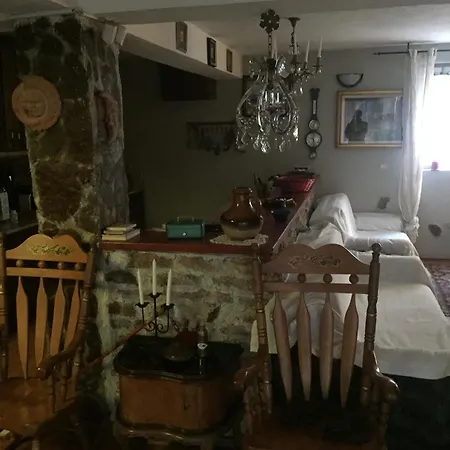Hébergement de vacances Spacious And Charming House In With Large Garden
